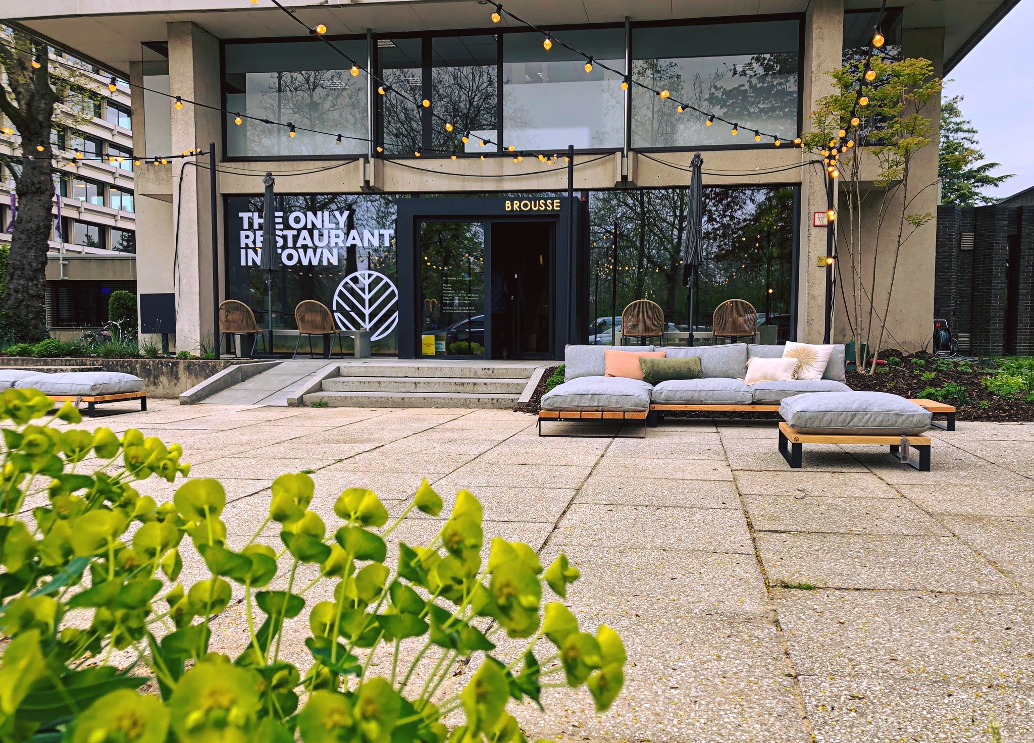 Ontdek deze zomer onze hippe en modulaire design lounges in hout en staal bij @brousse.be 🤟

#touchwoodoutdoorlounges #circulair #modulair #lounge #outdoorlivingspace #madeinbelgium #outdoorlounge #loungeset #zomerbar